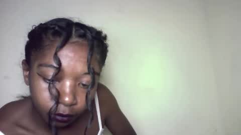 Snapshot of michou_69 chatting on June 4, 6:47 pm michou_69 online show from June 4, 6:47 pm