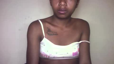 Snapshot of michou_69 chatting on June 5, 8:31 am michou_69 online show from June 5, 8:31 am
