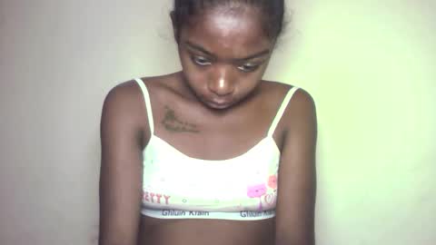 Snapshot of michou_69 chatting on June 7, 9:24 am michou_69 online show from June 7, 9:24 am