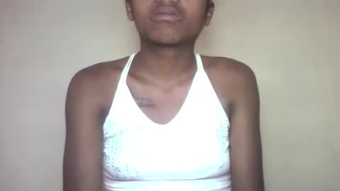 Snapshot of michou_69 chatting on June 8, 6:47 am michou_69 online show from June 8, 6:47 am