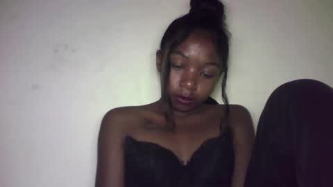Snapshot of michou_69 chatting on June 9, 7:14 pm michou_69 online show from June 9, 7:14 pm