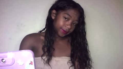 Snapshot of michou_69 chatting on June 10, 8:02 am michou_69 online show from June 10, 8:02 am
