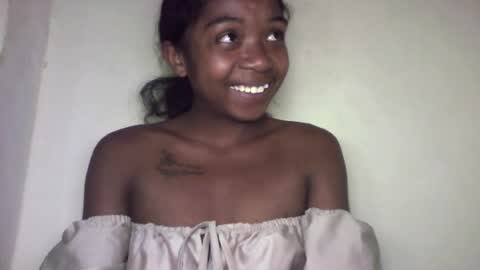 Snapshot of michou_69 chatting on June 13, 4:16 pm michou_69 online show from June 13, 4:16 pm