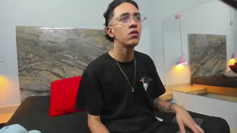 mick_lollipopp online show from July 15, 3:56 am