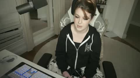 Mickaela West online show from December 13, 11:32 pm