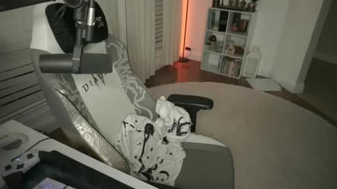 Mickaela West online show from December 15, 11:09 pm