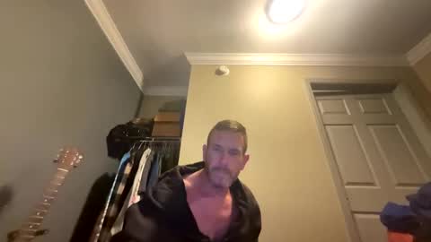 Snapshot of mickymu chatting on February 15, 11:39 am mickymu online show from February 15, 11:39 am