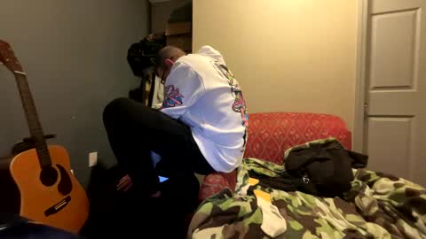 Snapshot of mickymu chatting on February 16, 11:48 pm mickymu online show from February 16, 11:48 pm