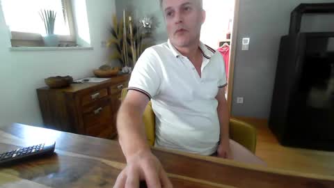 microsbody online show from June 26, 2:43 pm