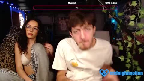 Snapshot of midnight_motion chatting on December 4, 3:27 am midnight_motion online show from December 4, 3:27 am