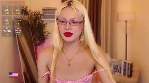 Snapshot of midnight_muse_18 chatting on May 1, 5:39 pm Marie Antoinette online show from May 1, 5:39 pm