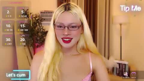 Snapshot of midnight_muse_18 chatting on May 7, 5:07 pm Marie Antoinette online show from May 7, 5:07 pm
