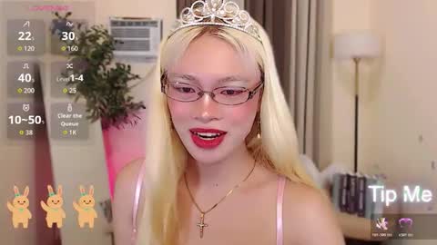 Snapshot of midnight_muse_18 chatting on May 18, 4:35 pm Marie Antoinette online show from May 18, 4:35 pm