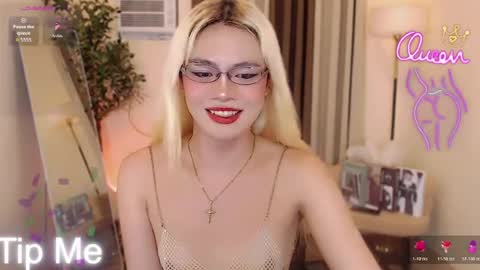 Snapshot of midnight_muse_18 chatting on June 18, 10:03 pm Marie Antoinette online show from June 18, 10:03 pm