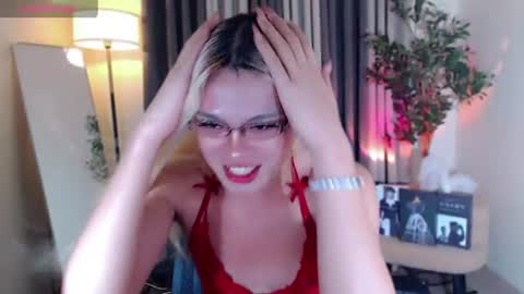 Snapshot of midnight_muse_18 chatting on July 7, 7:23 am Marie Antoinette online show from July 7, 7:23 am
