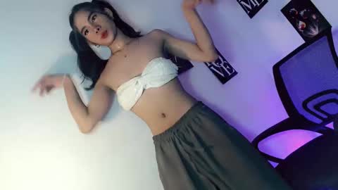 Snapshot of midnight_mystique18 chatting on June 2, 1:57 pm midnight_mystique18 online show from June 2, 1:57 pm