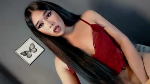 Call me Yhana online show from June 18, 1:15 pm