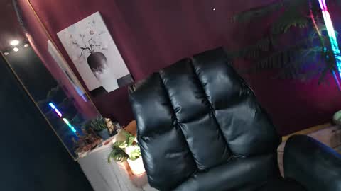 Kitty online show from May 17, 11:45 pm