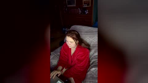Snapshot of midnightsun0927 chatting on April 11, 8:40 am MidnightSun online show from April 11, 8:40 am