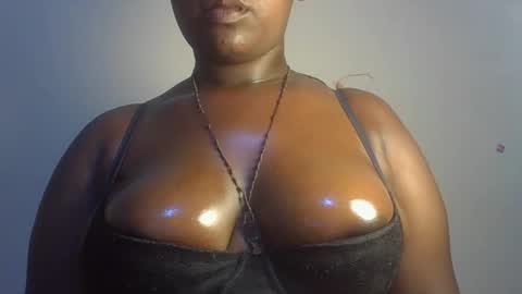 Snapshot of midnightt_curves chatting on June 5, 7:08 pm midnightt_curves online show from June 5, 7:08 pm