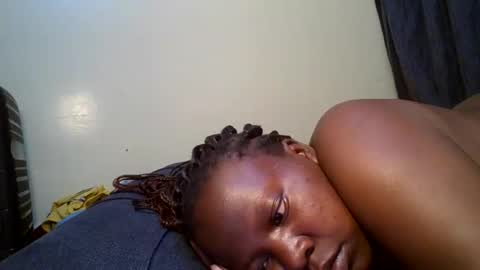 Snapshot of midnightt_curves chatting on June 11, 2:53 am midnightt_curves online show from June 11, 2:53 am