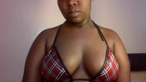Snapshot of midnightt_curves chatting on June 15, 12:35 am midnightt_curves online show from June 15, 12:35 am