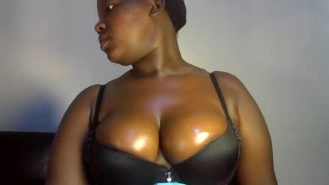 midnightt_curves online show from June 18, 8:25 am