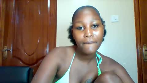 Snapshot of midnightt_tease chatting on September 29, 9:14 am midnightt_tease online show from September 29, 9:14 am