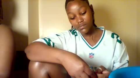 Snapshot of midnightt_tease chatting on October 2, 8:10 am midnightt_tease online show from October 2, 8:10 am