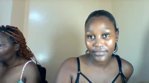 Snapshot of midnightt_tease chatting on October 17, 7:05 pm midnightt_tease online show from October 17, 7:05 pm