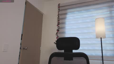 midori__san online show from October 19, 4:18 pm