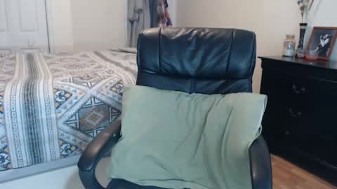 Snapshot of midsummernightsdream chatting on March 4, 7:43 pm MidsummerNightsDream online show from March 4, 7:43 pm