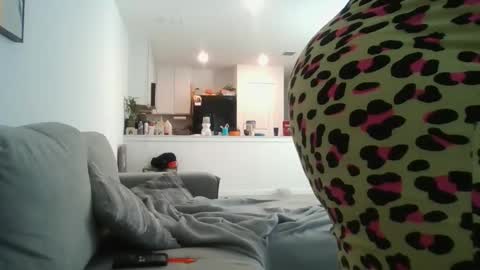 Elinora online show from March 12, 3:40 pm