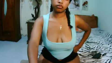 Snapshot of miel_07 chatting on April 3, 11:08 am miel_07 online show from April 3, 11:08 am