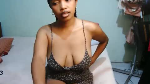 Snapshot of miel_07 chatting on April 16, 8:31 pm miel_07 online show from April 16, 8:31 pm