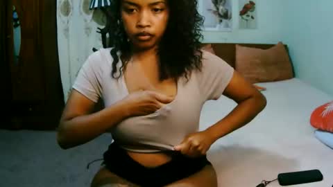 Snapshot of miel_07 chatting on April 18, 11:03 am miel_07 online show from April 18, 11:03 am