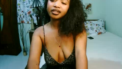 Snapshot of miel_07 chatting on May 16, 12:15 pm miel_07 online show from May 16, 12:15 pm