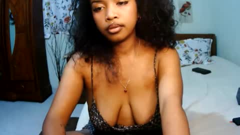 Snapshot of miel_07 chatting on May 17, 8:16 pm miel_07 online show from May 17, 8:16 pm