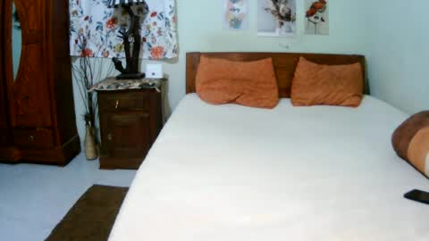 Snapshot of miel_07 chatting on June 12, 6:34 am miel_07 online show from June 12, 6:34 am