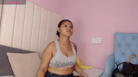 Snapshot of miel_alisha chatting on December 2, 12:43 pm miel online show from December 2, 12:43 pm