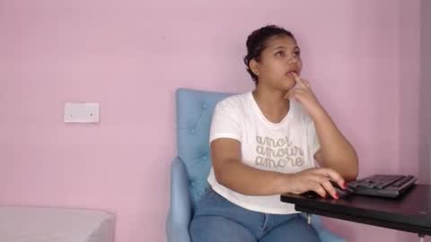 Snapshot of miel_alisha chatting on December 15, 12:09 pm miel online show from December 15, 12:09 pm