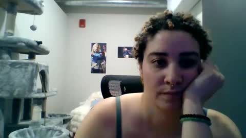 Snapshot of miel_mal chatting on March 18, 7:44 am Miel online show from March 18, 7:44 am