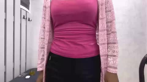 Snapshot of mieshasegura chatting on November 11, 6:52 pm Mia online show from November 11, 6:52 pm