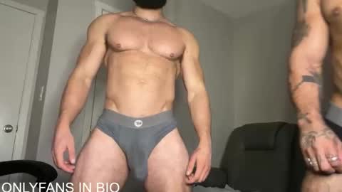 Snapshot of mightbesterling chatting on November 18, 1:33 am mightbesterling online show from November 18, 1:33 am