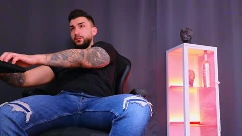 MightyAaron online show from January 19, 4:22 am