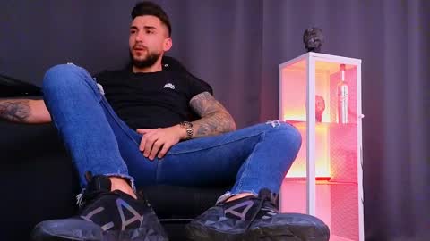 MightyAaron online show from February 1, 3:52 am