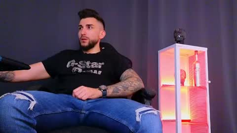 MightyAaron online show from February 8, 9:03 am