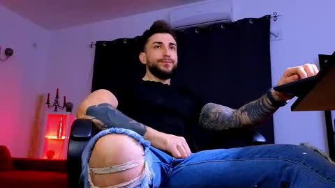 Snapshot of mightyaaron chatting on February 13, 3:57 am MightyAaron online show from February 13, 3:57 am