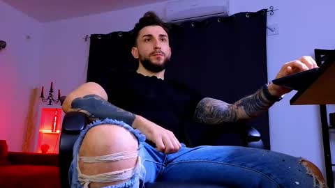 Snapshot of mightyaaron chatting on February 13, 4:03 pm MightyAaron online show from February 13, 4:03 pm