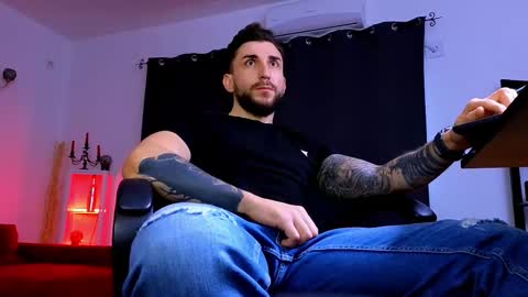 Snapshot of mightyaaron chatting on February 15, 7:51 am MightyAaron online show from February 15, 7:51 am